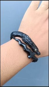 Gelang Akar Bahar Hitam Ukir Naga Vs Keris Lentur Natural
