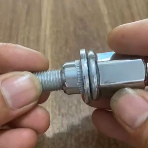 Bulon Tắc kê Ê cu Ốc xe Toyota Innova Fortuner Camry Prado Hilux Hiace Highlander loại tốt