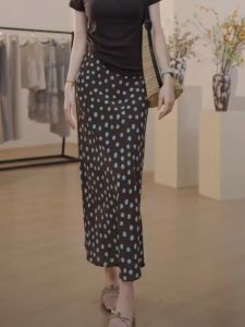 MANMI | Chân Váy Dài Họa Tiết Chấm Bi Sẫm Màu Vintage Ôm Sát