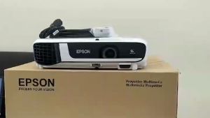 Proyektor Epson EB-W51