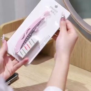 Professional Eyebrow Trimmer with Corrugated Blade Holder