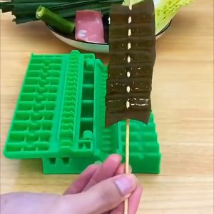BBQ Skewer Device Machine Skewer Tool Kebab Maker Skewer Maker Outdoor Meat Barbecue Vegetable Skewer DIY Tool Kebab Maker BBQ Meat Skewer Making Machine Reusable Plastic Barbecue Skewer Maker Kebab Preparation Camping