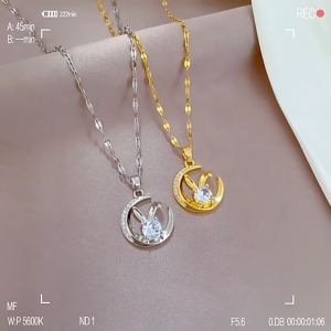 Kalung Titanium Wanita Anti Karat / Kalung Titanium Wanita Liontin Kelinci Bulan Permata Aksesoris Perhiasan