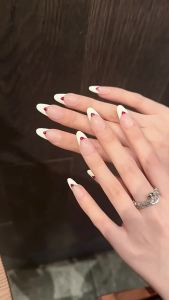 10 Bộ Móng Tay Giả Kiểu Pháp Viền Trắng Họa Tiết Trái Tim Đỏ Đơn Giản Làm Thủ Công Bằng Nhựa Dành Cho Nữ Hình Hạnh Nhân Ngọt Ngào
