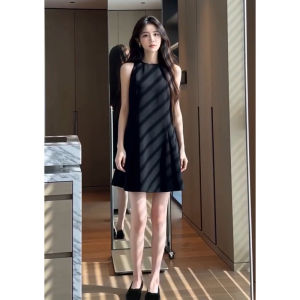 QINWEIYU | Đầm Đen Kiểu Audrey Elegance Không Tay