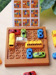 Interesting tabletop games. Puzzle toys that exercise logical thinking and path planning and childrens tabletop puzzle games.