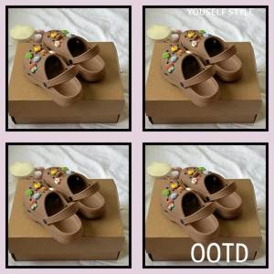 NDDshop ใหม่ล่าสุด  รองเท้าแตะแฟชั่นผู้หญิง เป็นงานหัวโต มาพร้อมเซ็ทตัวติดลวดลายสุดน่ารัก น้ำหนักเบา ใส่สบาย ชอบสีไหนเลือกซื้อเลย โคตรคุ้ม