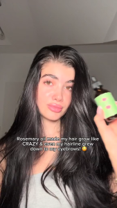 Mielle Scalp & Hair Strengthening Oil With 30 Essential Oils Smooths Split Ends Rosemary Mint 2 fl oz (59 ml)