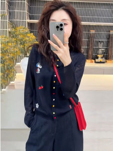 เสื้อคาร์ดิแกนถักไหมน้ำแข็งบางๆ สำหรับผู้หญิงในช่วงฤดูร้อน ดีไซน์เก๋ไก๋ ป้องกันแสงแดด ดีไซน์เก๋ไก๋ ลดอายุ ดีไซน์เก๋ไก๋ ลดอายุ