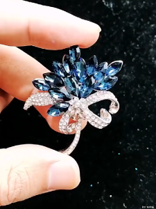 Bros Kristal Imitasi Biru & Aksesoris Fashion Wanita