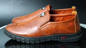 รองเท้าลำลองผู้ชายแบบสวม สีพื้น ใส่สบาย พื้นยางกันลื่น ทนทาน เหมาะสำหรับชุดลำลอง