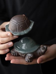 Creative Brother Kiln Purple Sand Turtle Tea Strainer: Home Use Glass Filter Net & Ceramic Integrated Tea Pet Ornament
