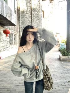 American Style Grey Shoulder Bared Sweatshirt Womens Loose Fit Long Sleeve One Shoulder Top Early Autumn Wardrobe Essentials