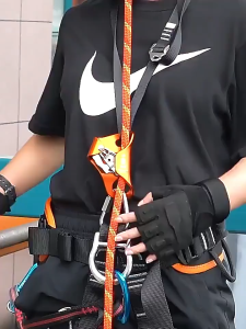 Ascender ตะขอเกียว คาราบิเนอร์ ตะขอเหล็ก ตะขอล็อค ตะขอพวงกุญแจ อุปกรณ์ปีนเขา