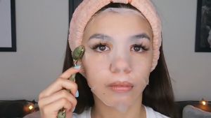 ลูกกลิ้งนวดหน้า ที่นวดหน้ากัวซา ชุด2ชิ้น นวดใบหน้า กระชับผิว หน้าเรียว หินนวดหน้า ลูกกลิ้งหินหยกนวดหน้า ที่นวดหน้าธรรมชาติ (หยกแท้100%)