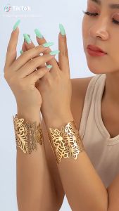 Metal Hollow Flower Leaf Bangles for Women Open Adjustable Wide Cuff Bracelet Party Wedding Jewelry