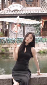 เดรสยาว แขนกุด Keyhole แต่งเข็มกลัดโลหะที่คอ กระโปรงทรงตรง ผ่าข้าง เข้ารูป Dress ชุดไปเที่ยวผับ #8005