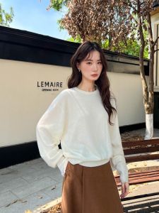 เสื้อสเวตเตอร์ถักสีแดงหลวมๆ แขนลูกไม้ ดีไซน์ใหม่ฤดูหนาวปี 2024 เสื้อสเวตเตอร์ถักคอตตอนสไตล์เกาหลีสำหรับงานปาร์ตี้