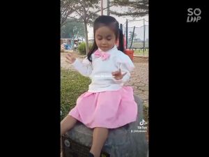 Baju Setelan Rajut Cantik Set Rok Anak Perempuan Trend kekinian