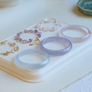 Natural white crystal four-leaf clover cats eye stone bracelet for women a light luxury and high-end bracelet jewelry.