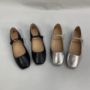 รองเท้าส้นแบน Mary Janes สไตล์หวานสำหรับผู้หญิง หัวเหลี่ยม หัวเข็มขัด หนัง PU ด้านใน ยาง รองเท้าแฟชั่นฤดูใบไม้ผลิและฤดูใบไม้ร่วง