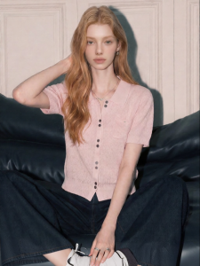 Gentle Knit Short Sleeve Cardigan for Daily Commute and Mix-and-Match Wear