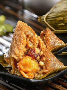 FANZUZHEN | Jujube and Salted Egg Yolk Zongzi Sweet and Savory