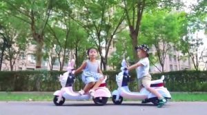 LookmeeShop รถแบตเตอรี่เด็ก มอเตอร์ไซค์ไฟฟ้าเด็ก รถเด็กนั่งได้ รถไฟฟ้าของเด็ก เป็ดน้อย สุดน่ารัก ขนาด1มอเตอร์ รถเด็กไฟฟ้า รถไฟฟ้าเด็ก รถเด็กไฟฟ้า 3 ล้อ รถไฟฟ้าเด็กเล็ก - Lazada