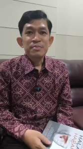 Kitab Halal Dan Haram Menelusuri Jalan Rezeki dari Mana Kita Memperolehnya dan ke Mana Ia Membawa Kita - Turos