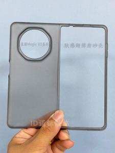 Ultra-Thin Magnetic Absorption Foldable Screen Phone Case for Honor Magic V3 Matte Finish Skin-Like Design Womens Style Anti-Fall Protection