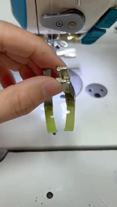 Chân vịt nhựa tra khóa 2 da máy may công nghiệp sử dụng trong ngành may mặc (T36N/T36LN)