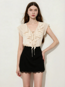 D-PLAY | V-Neck Ruffle and Bow Loose Blouse