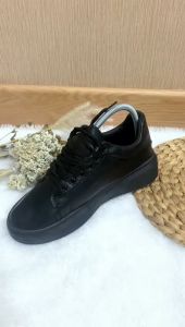 Sepatu Sneakers Sekolah Wanita Sintetis Full Hitam Polos Import 055