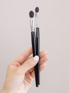 Caitlina Animal Hair Makeup Brush Fingertip Eyeshadow Diffusion Precision Highlighting Long Handle Eye Makeup Tool for All Skin Types