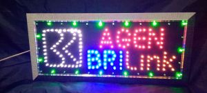 Lampu tulisan AGEN BRI LINK memakai logo BRI