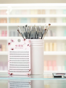 Small Sakura Short Bottom Eyelashes 10 Rows Large Capacity Natural Transparent Plastic Stem Segmented Fake Eyelashes for Makeup Tools