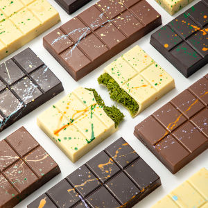 Dubai Style Finished Product Pistachio Chocolate Thousand Thread Cake Heart Shaped Snack Bar with Substitute Cocoa Butter