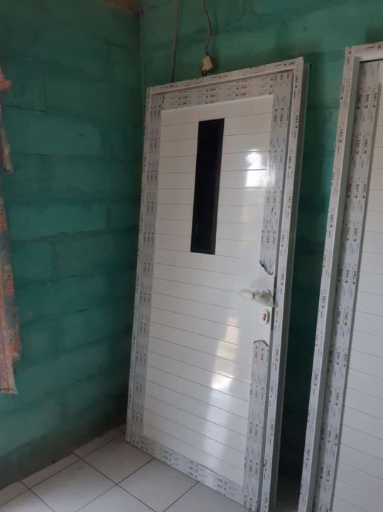 pintu aluminium ukuran 90 x 200, kusen pintu aluminium kombinasi kaca, pintu full aluminium spanrell lengkap tinggal pasang aja