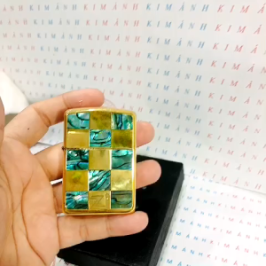 Bật lửa Zippo Armor vỏ dầy khắc ăn mòn khảm xà cừ mẫu Ca rô Vỏ bằng đồng có tem đỏ