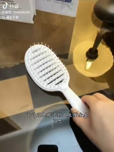 Self Cleaning Fluffy Large Rib Comb Styling Comb Long Hair Brush Massage Comb Hair Styling Tool