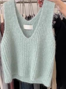 เสื้อกั๊กสเวตเตอร์ถักสีเขียวขนแรคคูนกำมะเสื้อกั๊กผู้หญิงเสื้อกั๊กแขนกุดคอวีใส่ทับด้านนอกสำหรับฤดูใบไม้ร่วงตอนต้น