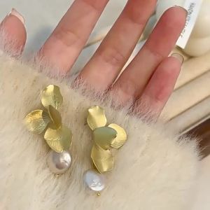 Elegant Natural Freshwater Pearls Earrings For Women Vintage Golden Petals Flower Drop Earring Jewelry For Party Wedding