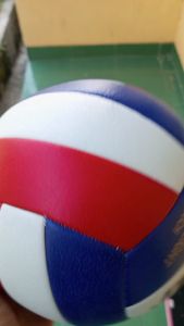 Bola Voli Murah Berkualitas Asli Jahit Mesin Empuk Tidak Pedas Ke Tangan