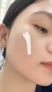 Collagen Water Sunscreen Spf 50+ Pa+++ 30g Sunblock Pemutih Pelembab Sunscreen Fade Spots Sun Protection Repair Moisturizing Skin Uv Protection Tahan Air Double Whitening Glowing Up Sunscreen Sunblock Krim Pelindung UVA/UVB Sun Protection