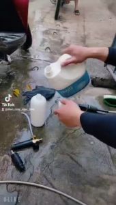 Bình tạo bọt tuyết cao cấp gắn s.úng phun xịt rửa cho máy rửa xe cao áp máy xịt rửa cao áp máy rửa xe gia đình