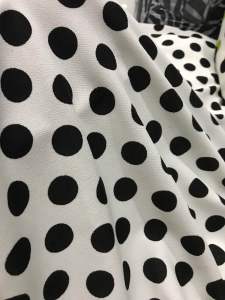 Vải Thun xốp chấm bi trắng đen 2cm dày vừa co giãn (khổ 1m5)may đầm váy đầm body thiết kế thời trang