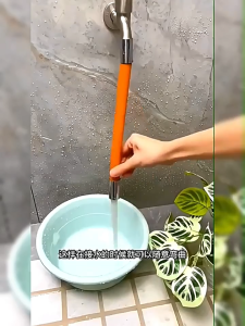 ท่อต่อก็อกน้ำ 360องศา ท่อต่อก๊อกน้ำอเนกประสงค์ ท่อต่อก๊อกน้ำสามารถโค้งงอเป็นท่อน้ำหมุน 360องศา