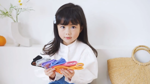 ถุงเท้าแฟชั่นเด็กเล็กถึงผู้ใหญ่ เนื้อผ้า หนานุ่ม ยืดหยุ่นได้ดี มีปุ่มกันลื่น เหมาะกับกิจกรรมกลางแจ้ง พร้อมส่งในไทย