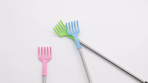 1Pcs Back Scratcher Massage Portable Pocket Expandable Stainless Steel Itching Claw Back Scraping