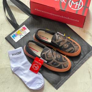 SEPATU MAHONK || Slip On Motif Black Gum Ready 36-43 Termurah